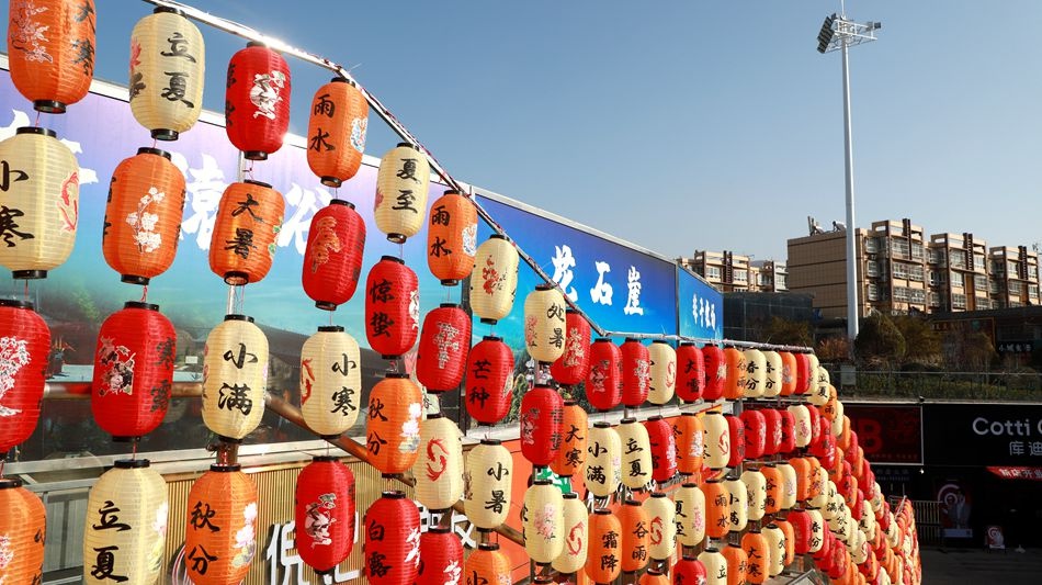 清水县春节装饰大揭秘！3000灯笼与桃花共舞，你准备好迎接这场视觉盛宴了吗？  第6张