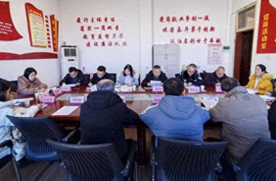 城固年鉴2025卷编纂工作启动！110余名撰稿人齐聚，如何打造高质量年鉴？  第1张