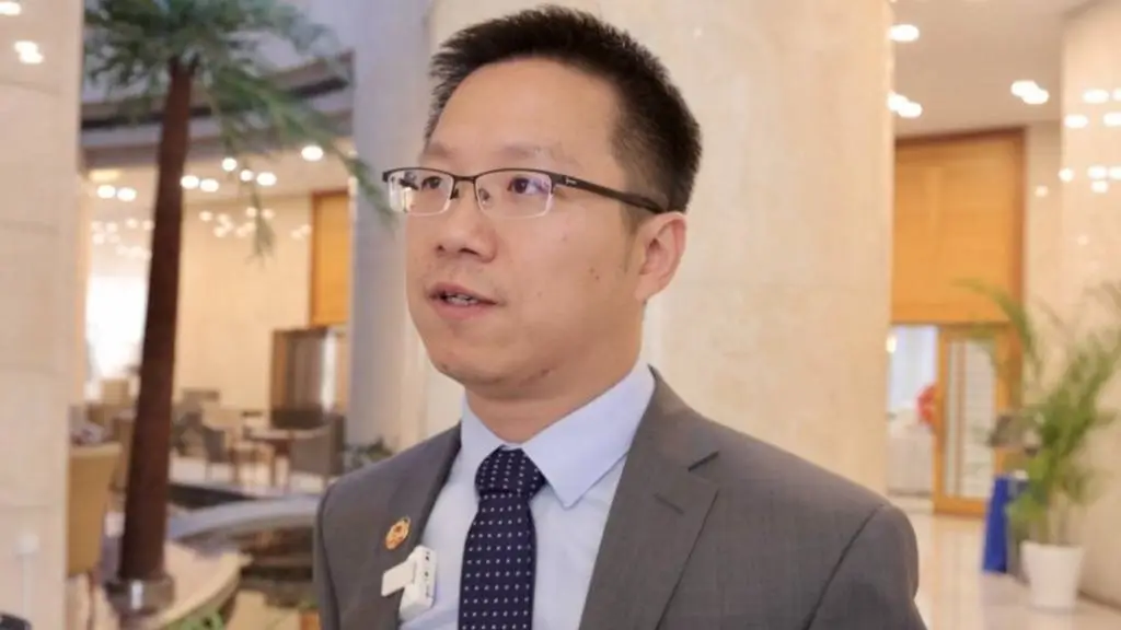 AI时代来临，你还在犹豫用不用？同济大学教授呼吁：积极拥抱AI，跟上时代步伐