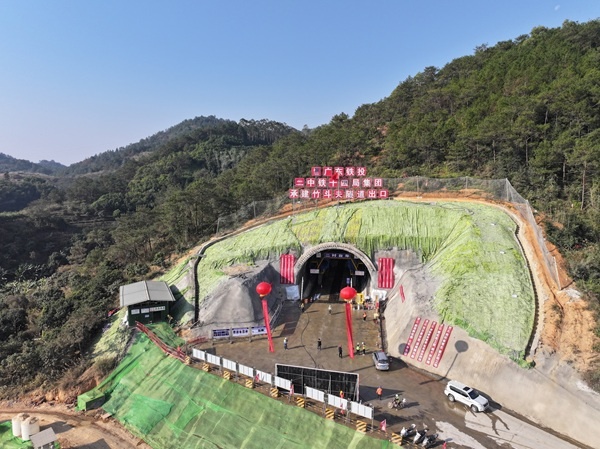 广东铁投集团2024年投资425亿！珠肇高铁跨广明高速特大桥震撼来袭，1.5小时高铁圈即将实现  第7张