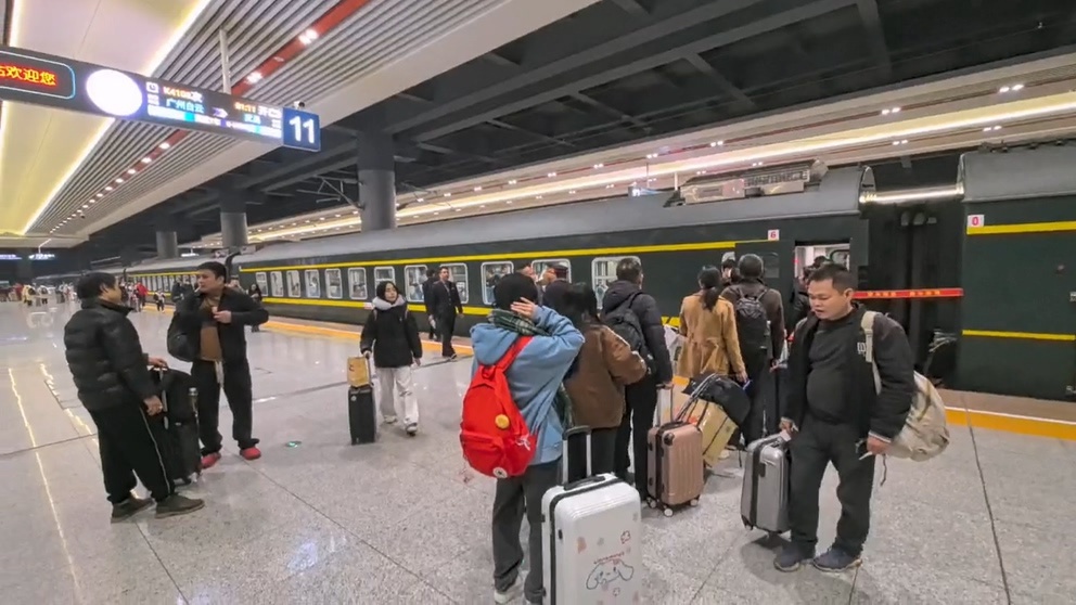 春运大潮来袭！1001名旅客如何有序登上K4108次列车？揭秘背后的暖心故事  第2张