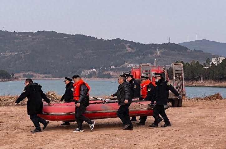 剑阁县与昭化区联手出击！10艘三无船舶被查获，水上安全如何保障？