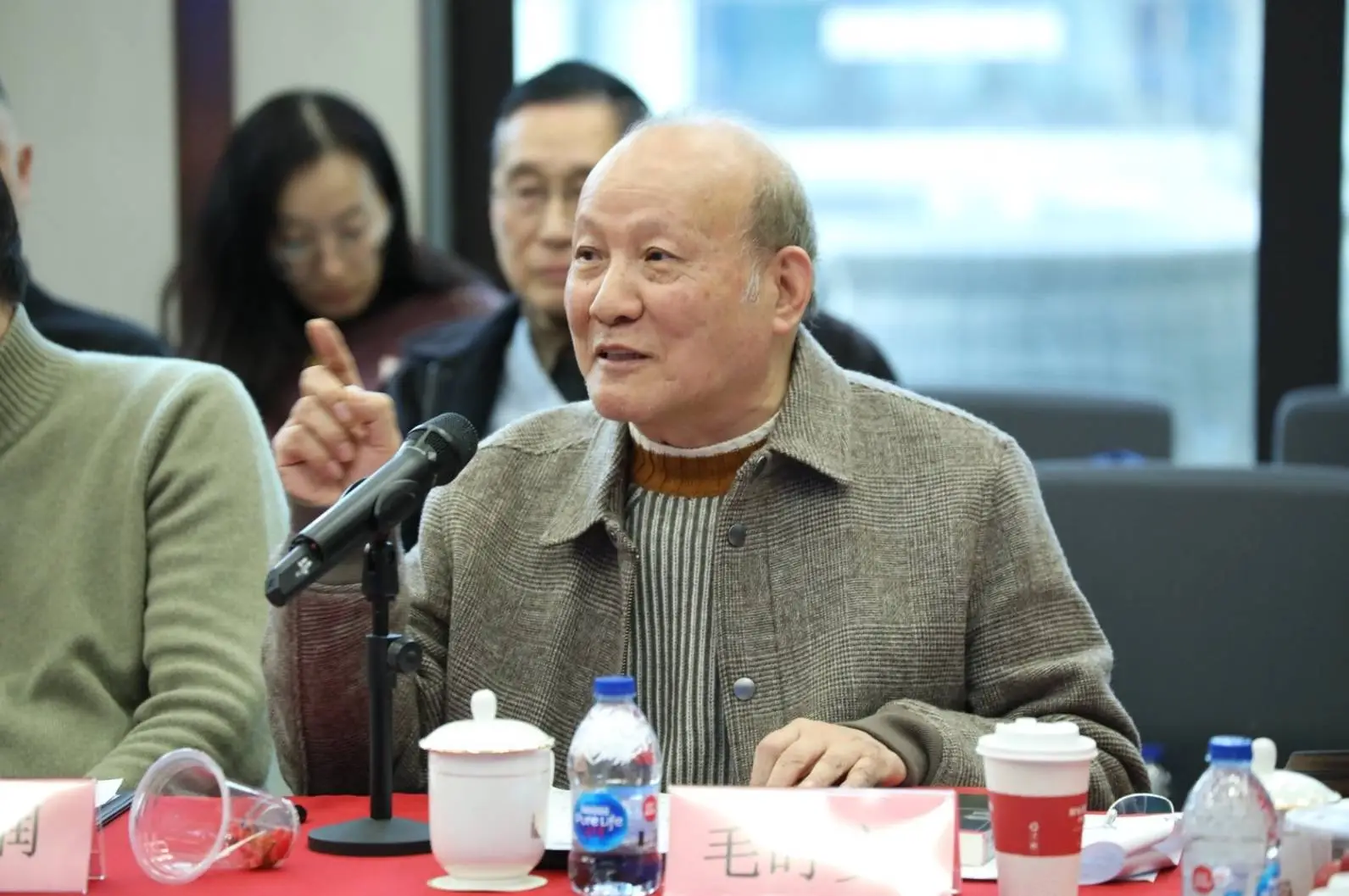 梅兰芳与周信芳：谁更能代表中国文化精神的精髓？揭秘京剧大师的传奇人生  第1张