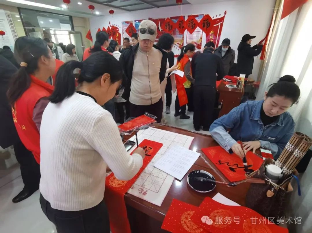 新春送福，书法家挥毫泼墨，你家门口的年味儿浓了吗？  第3张