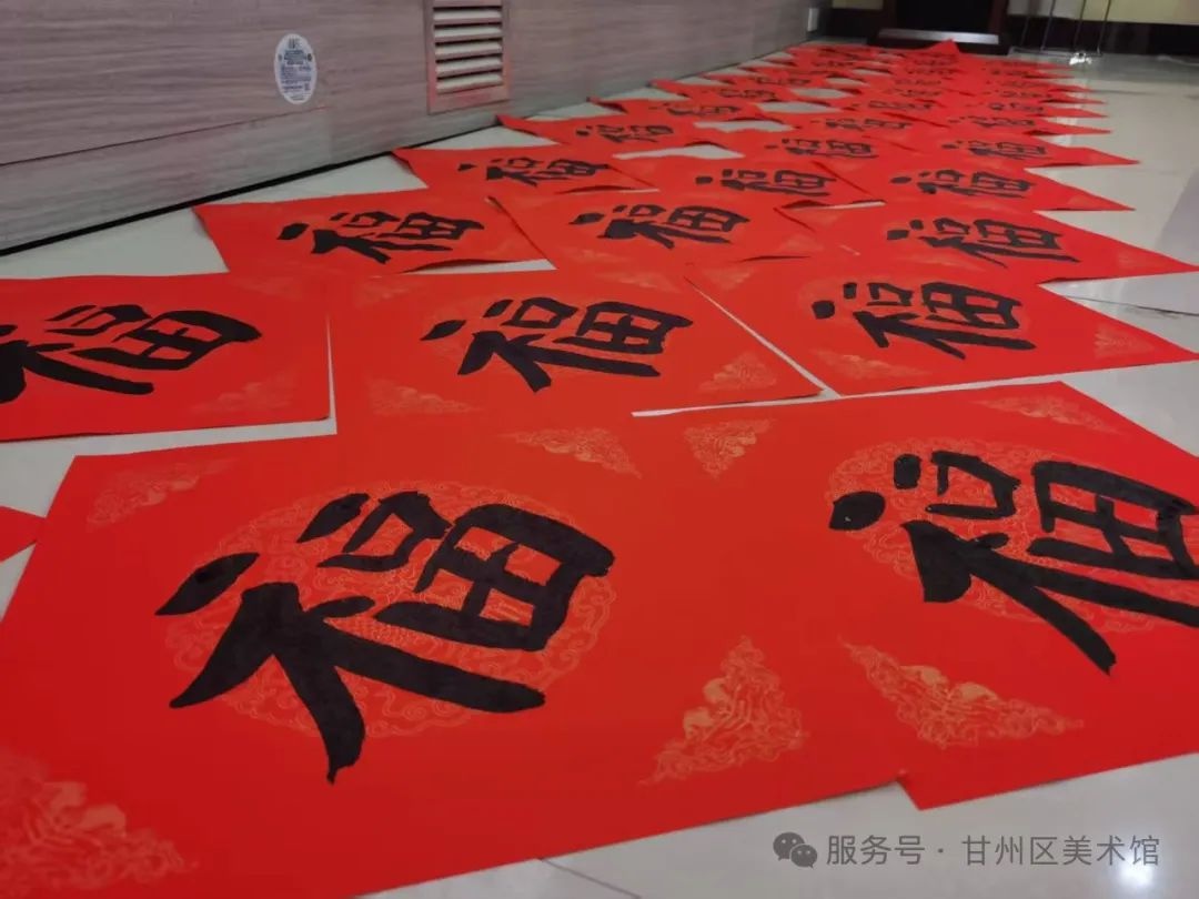 新春送福，书法家挥毫泼墨，你家门口的年味儿浓了吗？  第4张