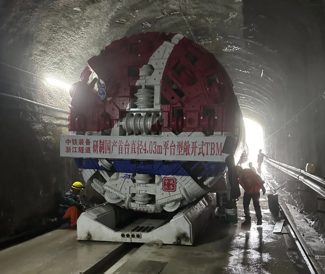 2025年春运大幕拉开，为何有人选择逆行？揭秘冬修水利建设者的黄金期  第1张