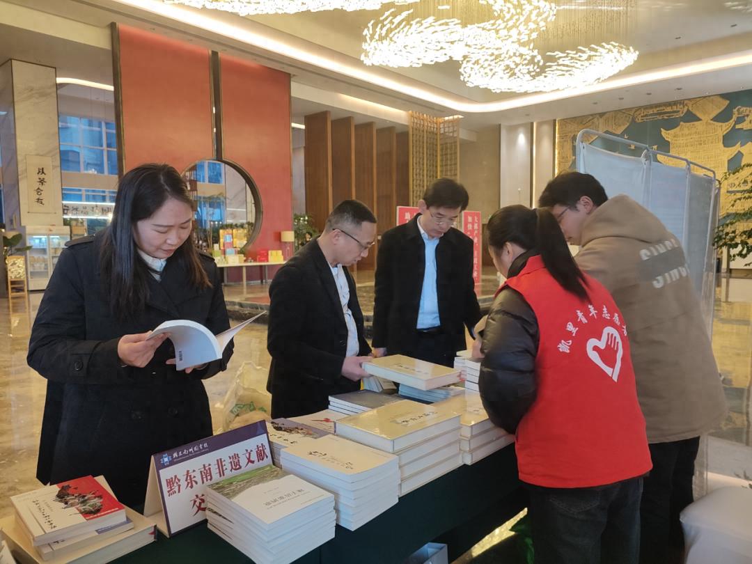 2025黔东南州两会，图书馆如何变身智库，助力代表委员高效履职？  第1张