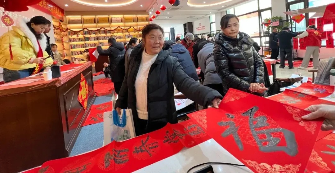 滨江社区如何用春联和福字迎接春节？2025年贺新春送万福进万家文化惠民活动揭秘  第2张