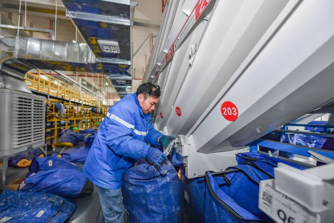 中通快递海南总部投入运营，智能分拣系统如何让快件飞速送达千家万户？  第2张