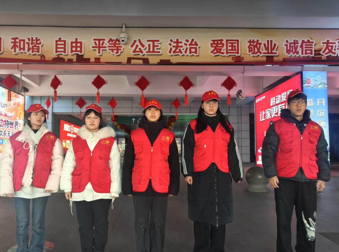 2025年春运，千名青年志愿者如何温暖你的回家路？周口东站暖心服务大揭秘  第8张