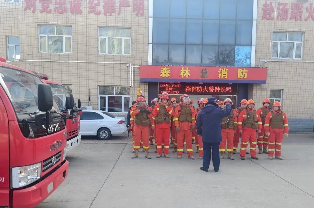 紧急集合！太子山公园突发森林火灾，消防员如何应对这场生死考验？  第2张