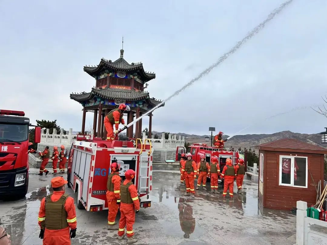 紧急集合！太子山公园突发森林火灾，消防员如何应对这场生死考验？  第4张