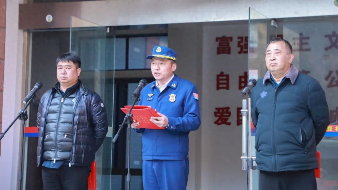丽江森林消防支队如何守护960平方公里原始森林？90名指战员驻防玉龙雪山  第1张