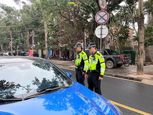 儋州元宵节盛况空前，民警如何确保安全有序？揭秘背后的精心部署  第1张