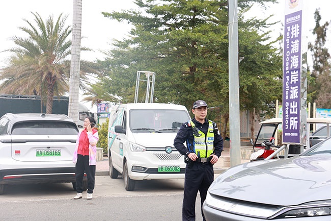 儋州元宵节盛况空前，民警如何确保安全有序？揭秘背后的精心部署  第3张
