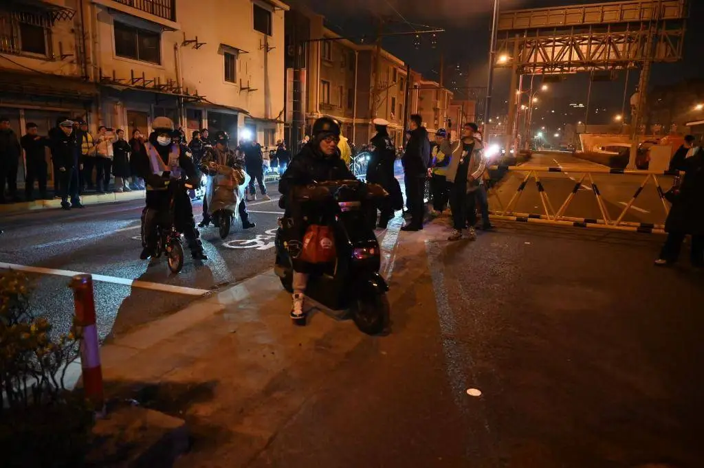 上海复兴东路隧道首次开放电动自行车通行，你的出行方式将如何改变？  第3张