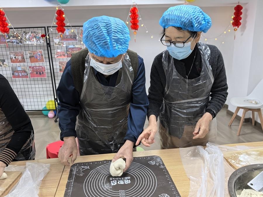 69岁老人丁文俭的退休生活为何从单调变多彩？社区活动改变了什么  第2张