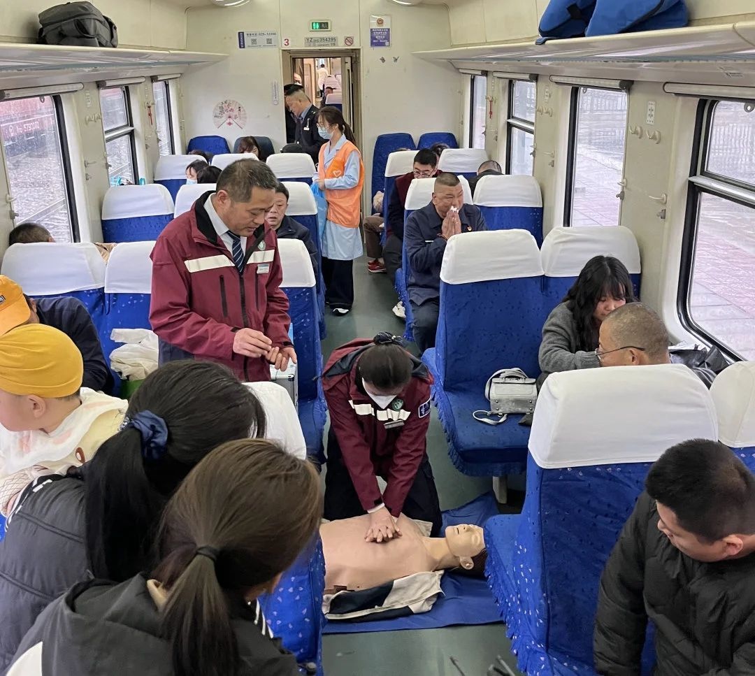 你知道吗？这列火车不仅是交通工具，更是开往健康的暖心之旅  第2张