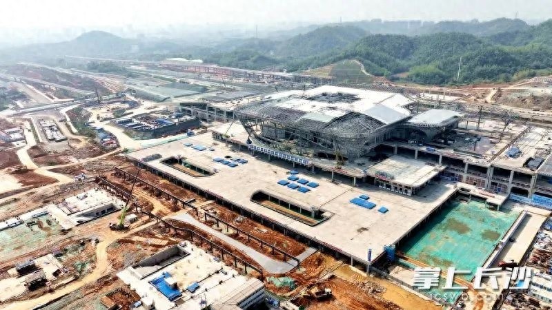 长沙高铁西站建设过半，这座杜鹃花造型的现代化枢纽将如何改变你的出行？