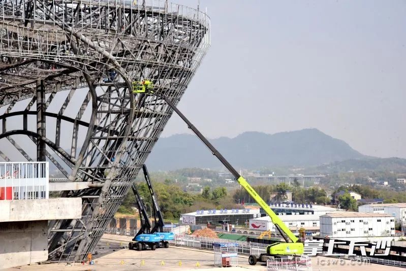 长沙高铁西站建设过半，这座杜鹃花造型的现代化枢纽将如何改变你的出行？  第3张
