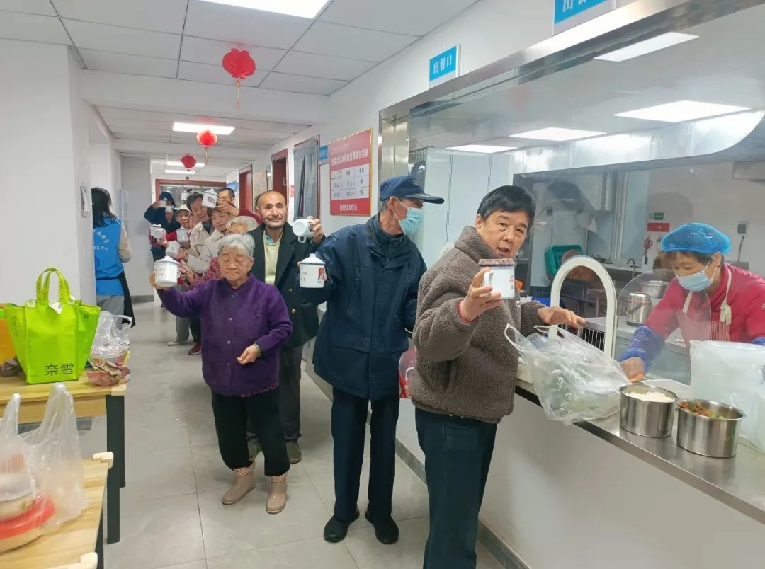 硚口区荣东社区幸福食堂！3年人气旺，7元套餐让老人直呼实惠，怎能不爱？  第2张