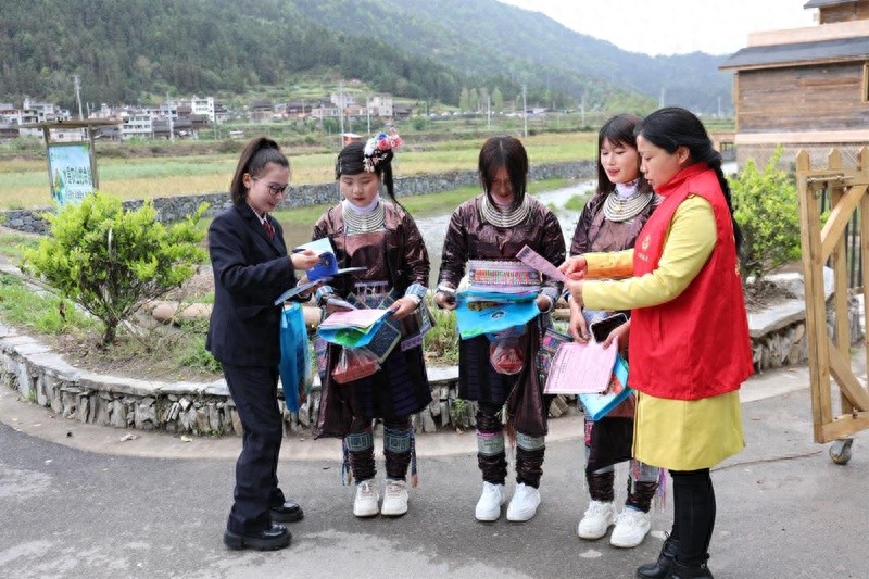 摔跤节遇上普法宣传！500份资料+50次咨询，这场活动为何如此火爆？