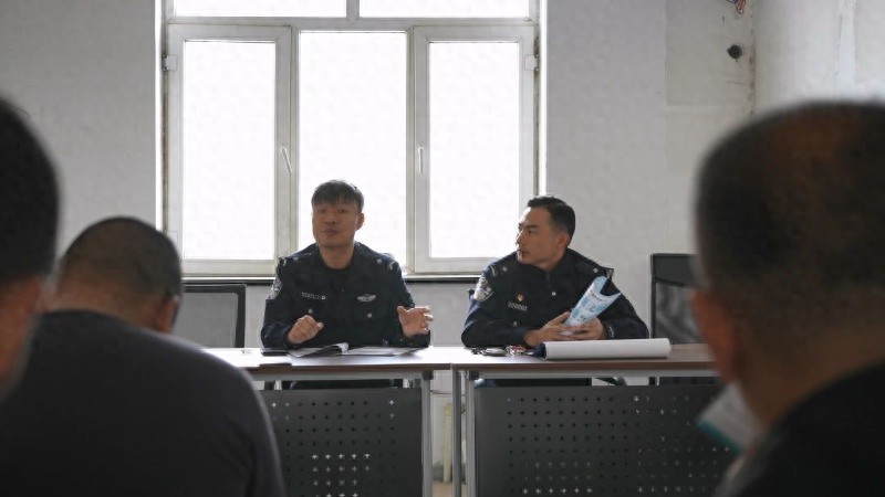 4月15日阿拉善高新区公安分局反诈宣传！出租车司机遇到这些可疑情况能不举报吗？