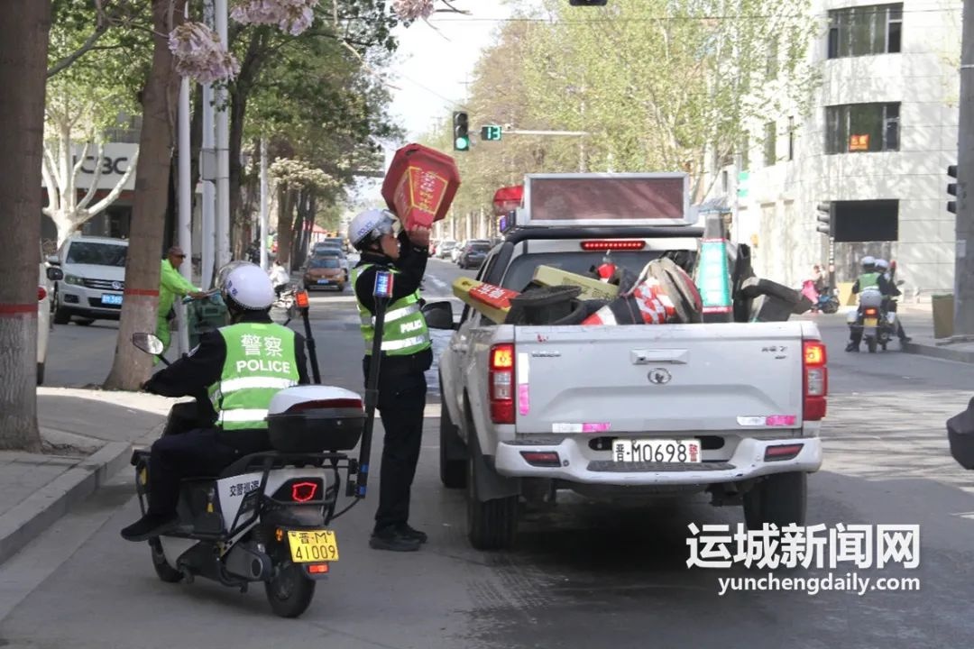 两地交警联手破解占道难题，上百车位重获新生！你的城市也有这样的困扰吗？  第2张