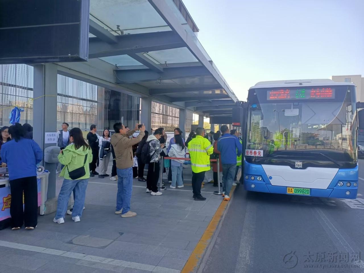 太原公交太走心！周传雄演唱会上竟把公交车改造成这样？  第2张