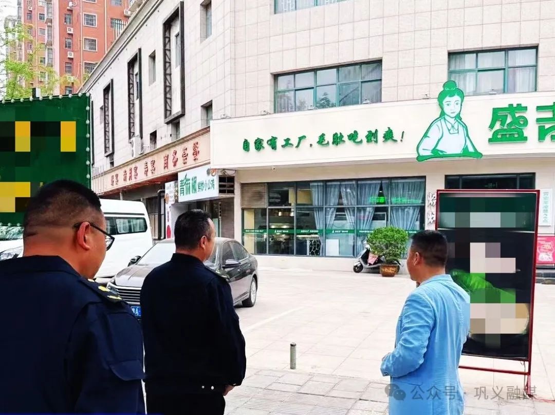 巩义住建局为保城市整洁美观，竟对违规广告牌做这事，你咋看？  第3张