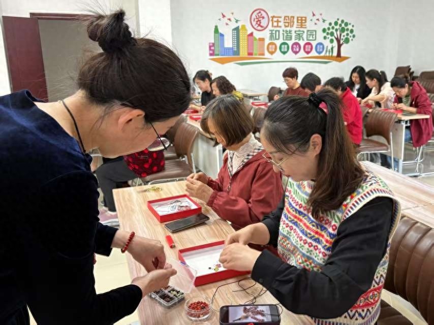 曾以为自己动手难如登天，如今在课上轻松搞定精美手工，还不快来参加？