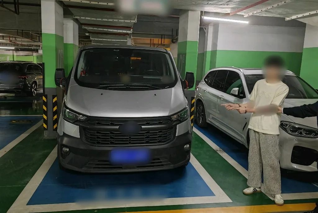 深夜黑影拉车门行窃，模糊监控成难题？合川警方21小时火速破案，科技护民智守平安  第2张