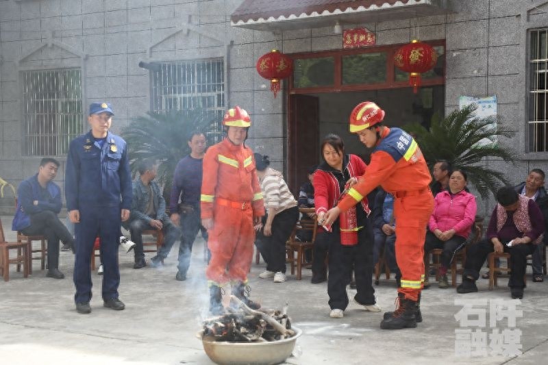 养老院突发火灾怎么办？石阡县消防演练教你如何安全逃生