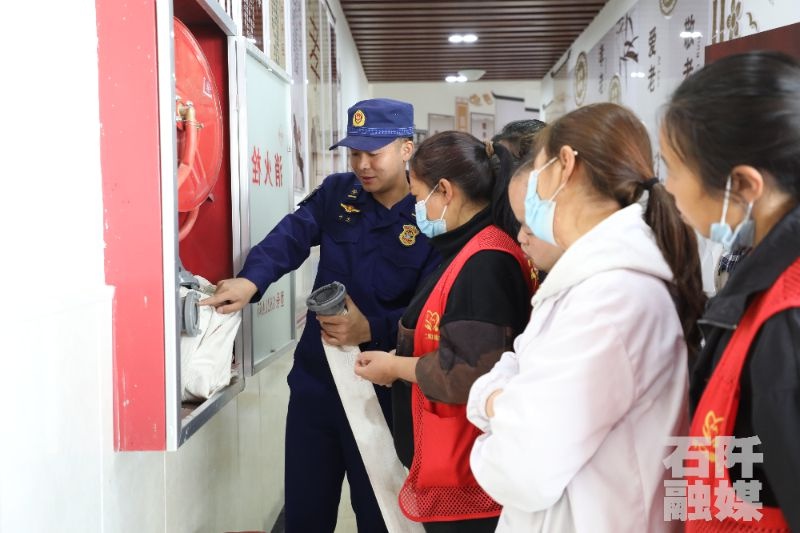 养老院突发火灾怎么办？石阡县消防演练教你如何安全逃生  第2张