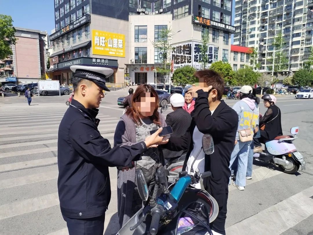 4月15日交警持续整治！不戴头盔骑行危害大，你还敢心存侥幸？  第3张