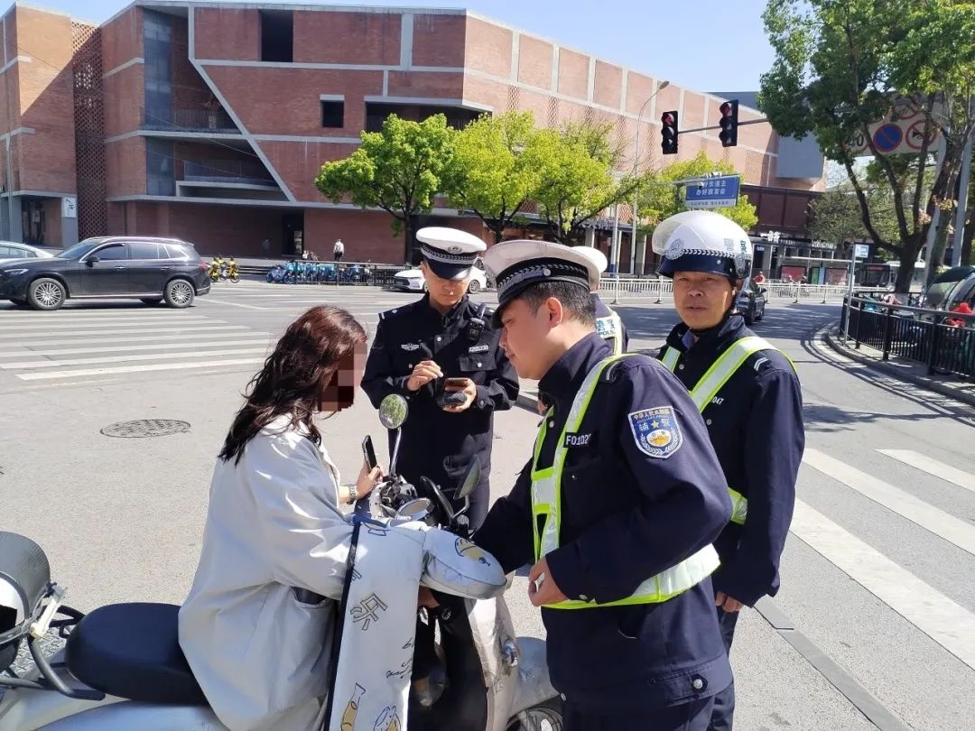 4月15日交警持续整治！不戴头盔骑行危害大，你还敢心存侥幸？  第6张