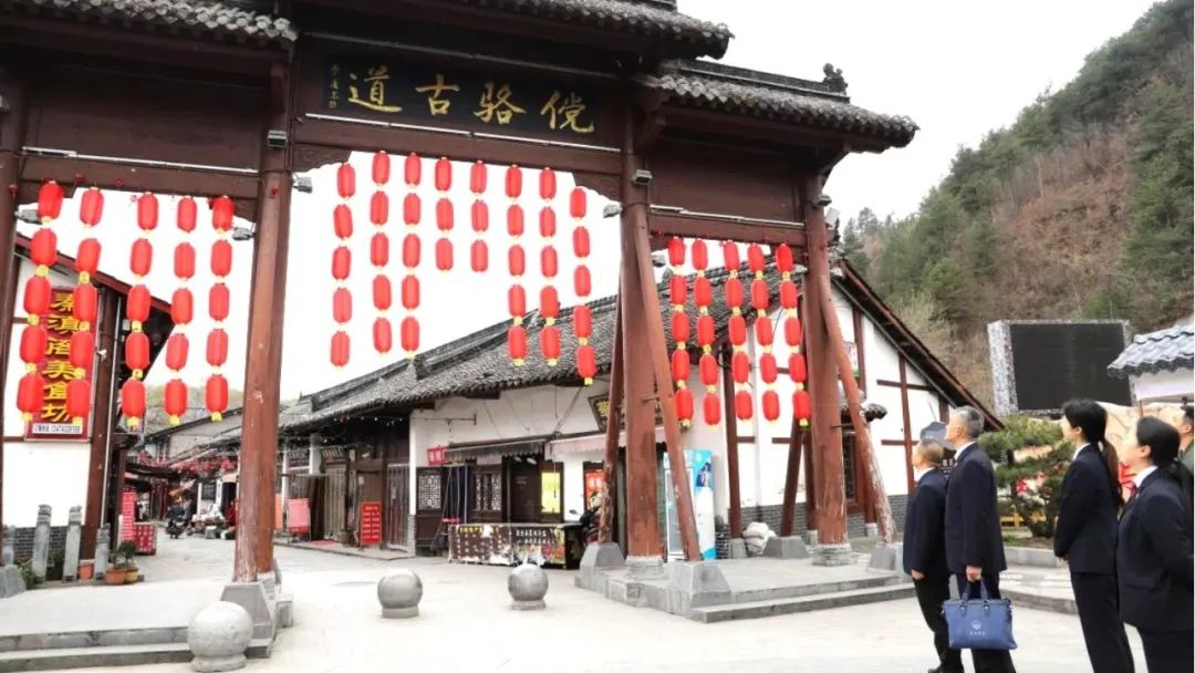 秦岭傥骆道检察干警寻访，重要古迹戚夫人墓面临威胁究竟咋办？  第2张
