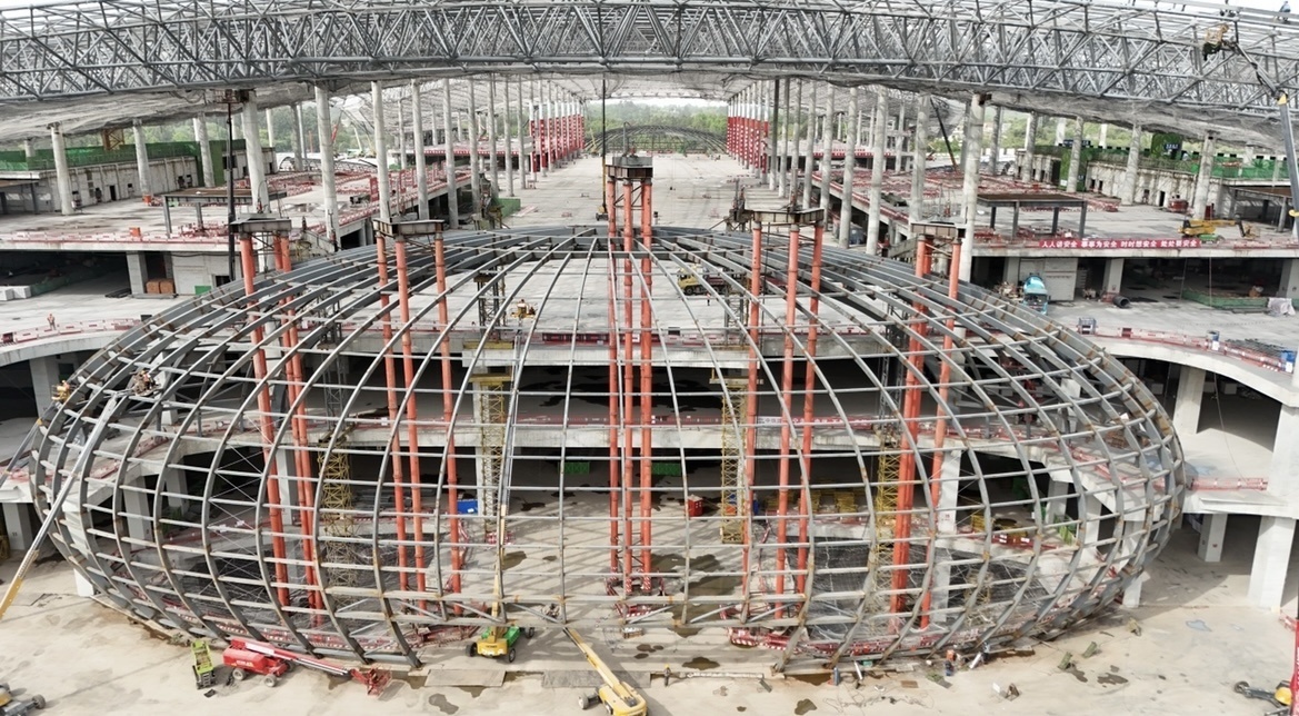 4月16日四川最大高铁站天府站钢结构施工全面完成，离投用还远吗  第2张