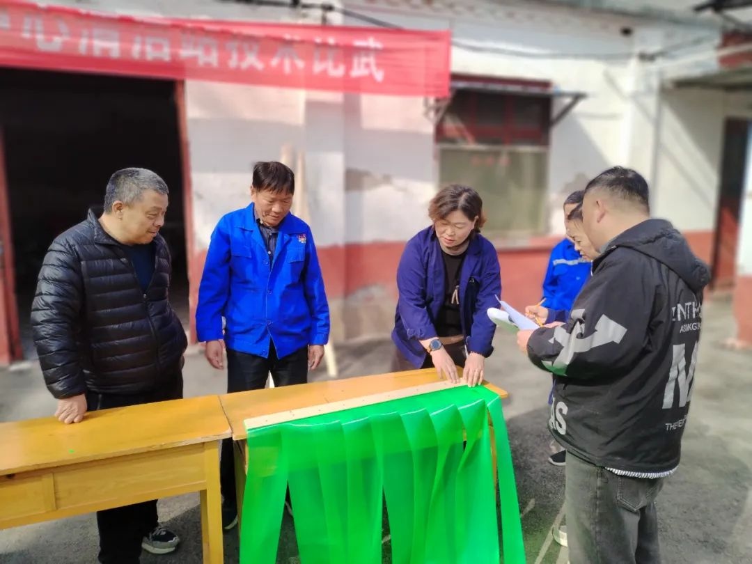 文峰区清洁站公厕防蝇帘制作技术比武！18人分组比拼谁拔头筹？  第4张