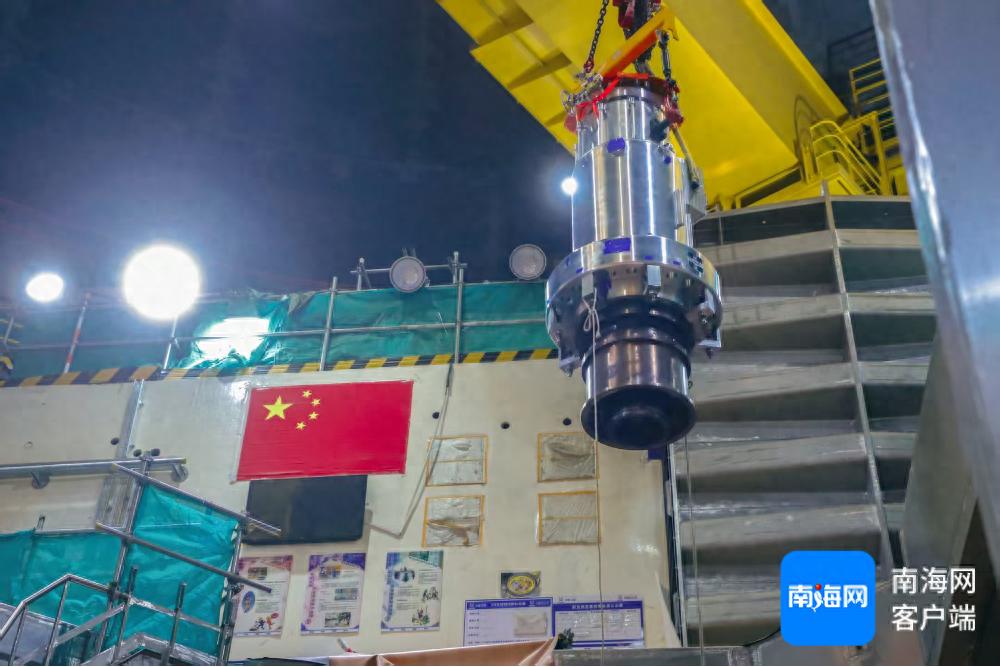 全球首个陆上商用模块式小型堆玲龙一号首台主泵就位，我国核能实力再获彰显