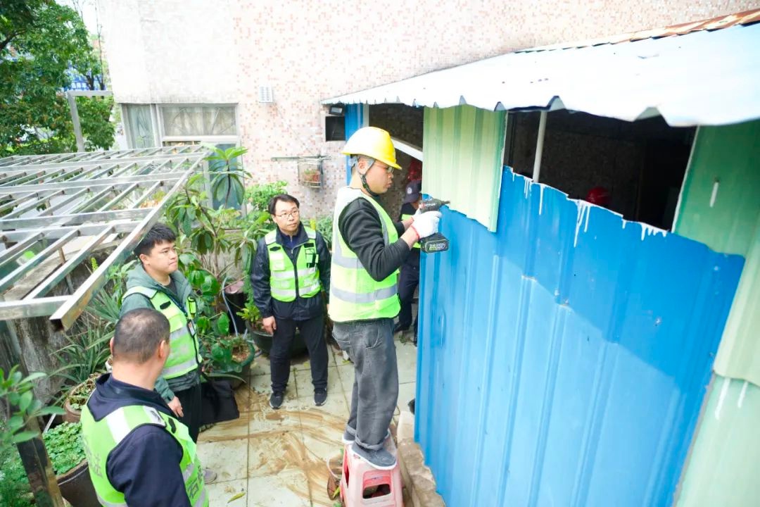 天啊！石岐街道拆除违建锌铁棚，执法如何让户主从抗拒转为主动配合？  第2张