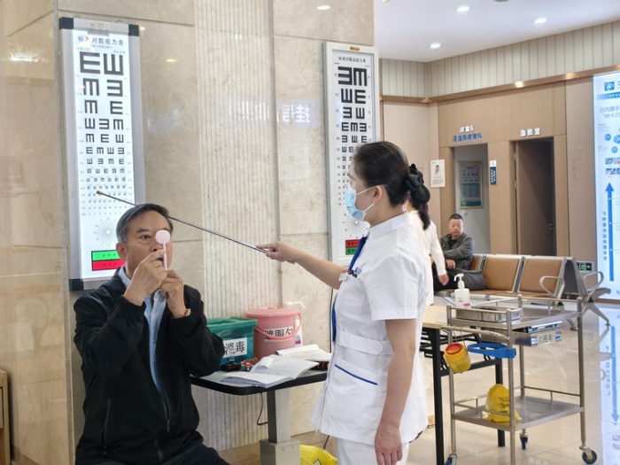71岁庄叔叔视力重回年轻！飞秒激光白内障手术有多神奇？  第2张