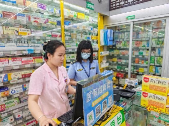 荔浦修仁市场监管所查药店！药品质量合规检查重点在哪？  第1张