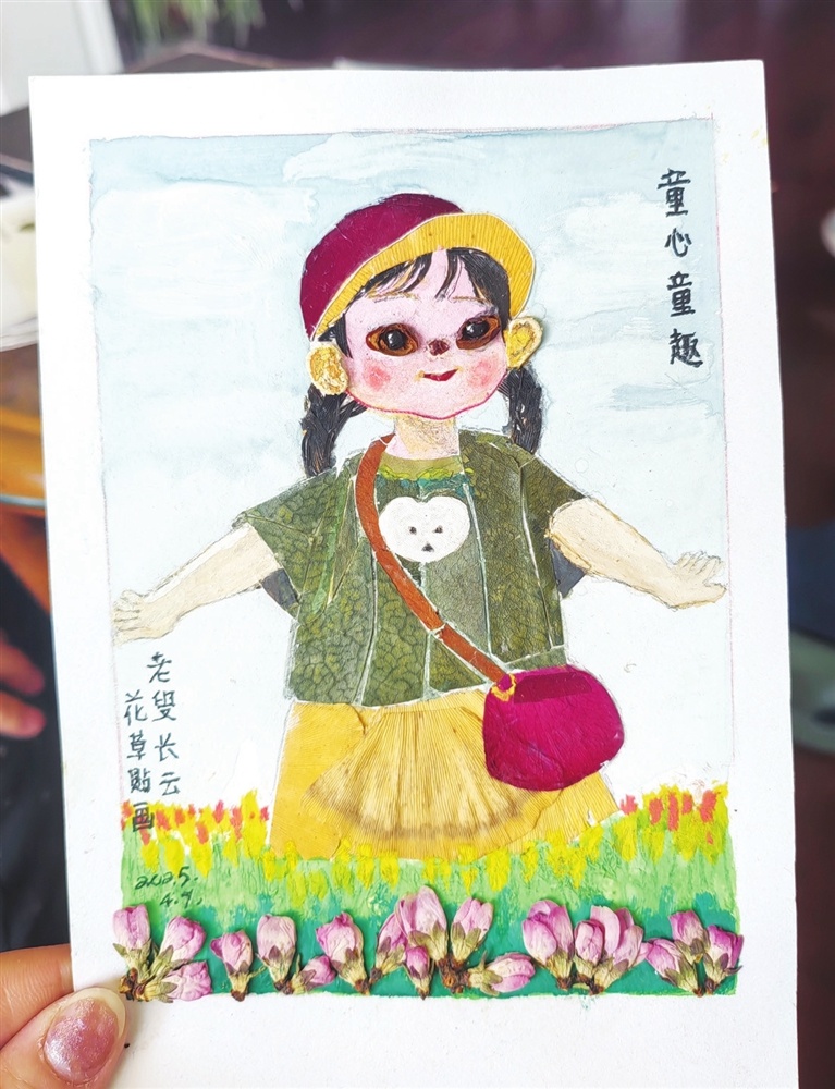 85岁老人竟用落叶花瓣创作出56个民族56朵花？太绝了  第3张