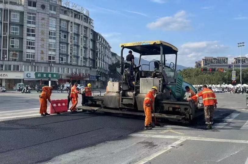 城区道路破损存隐患！龙泉市建设局如何保障市民出行安全？  第2张