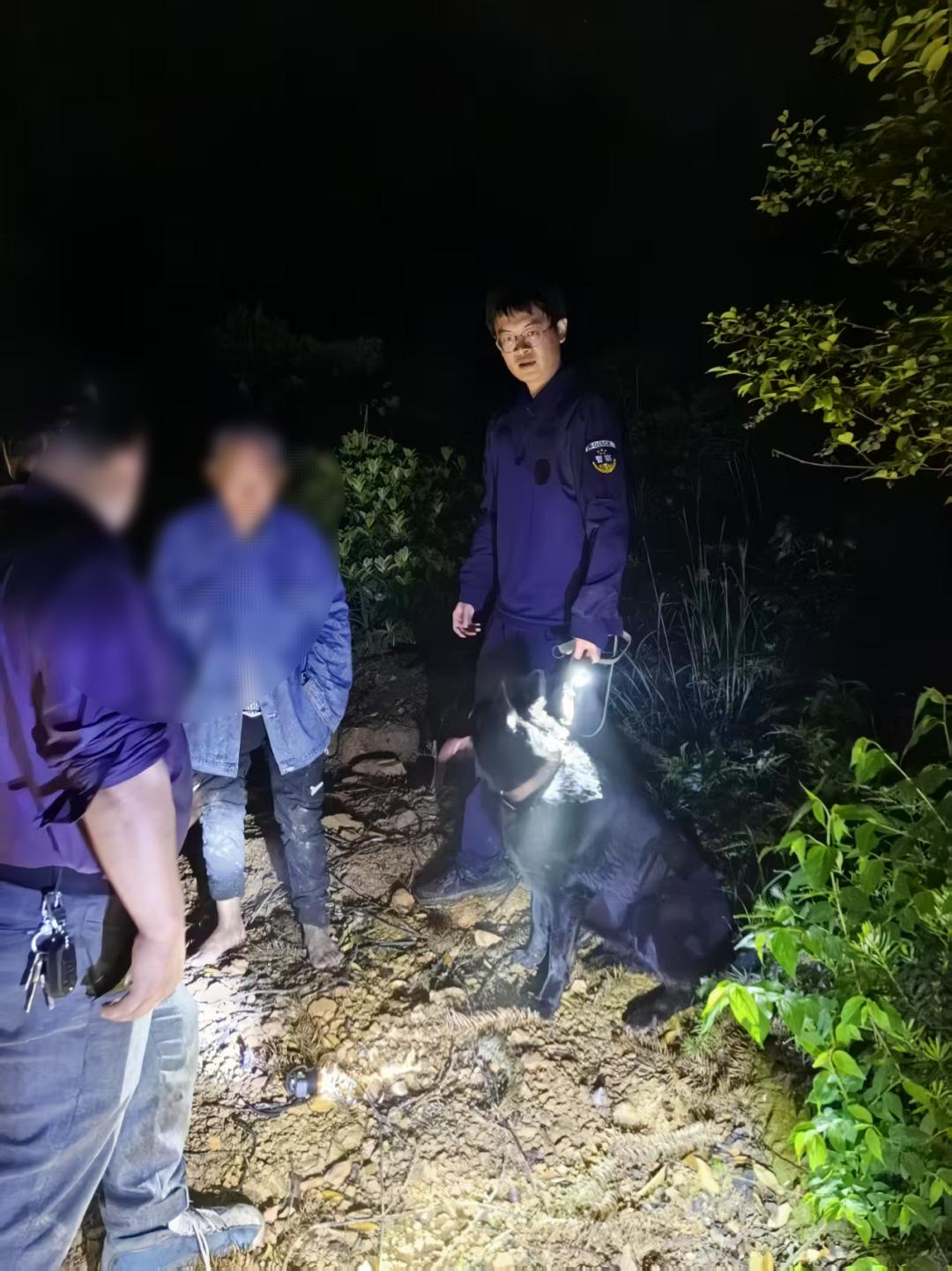 历时7小时！跳马镇山岭深夜营救80多岁患认知障碍老人，你知道过程有多惊险吗？  第2张