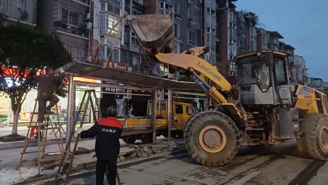 5月14日晚广安区凌云路中段修路，安全高效进行！你知道修到啥进度了吗？