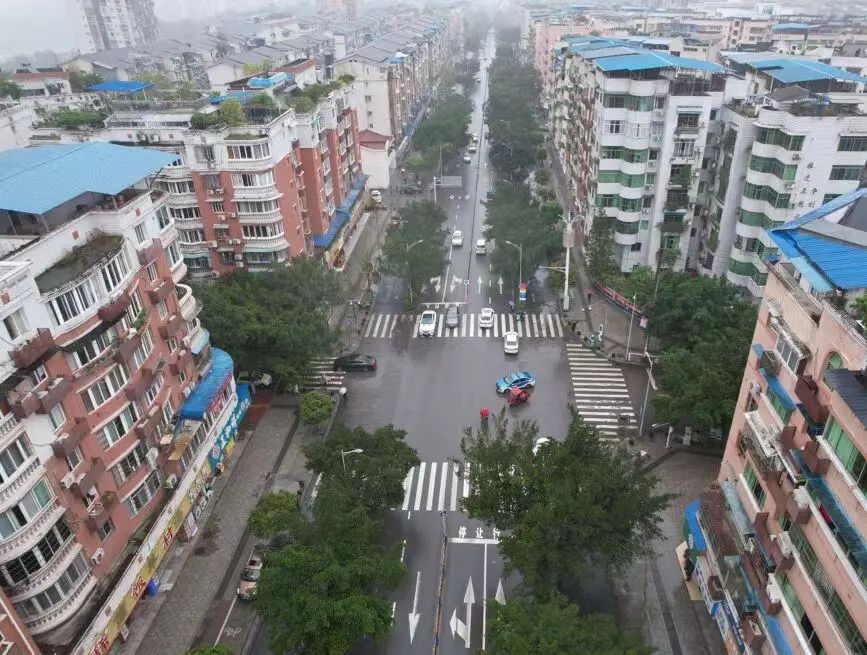 5月14日晚广安区凌云路中段修路，安全高效进行！你知道修到啥进度了吗？  第2张