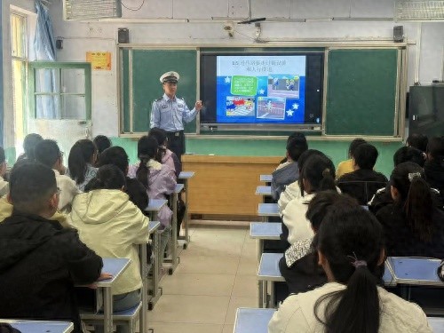 故城县公安交警大队走进辖区小学，交通安全课有多精彩？