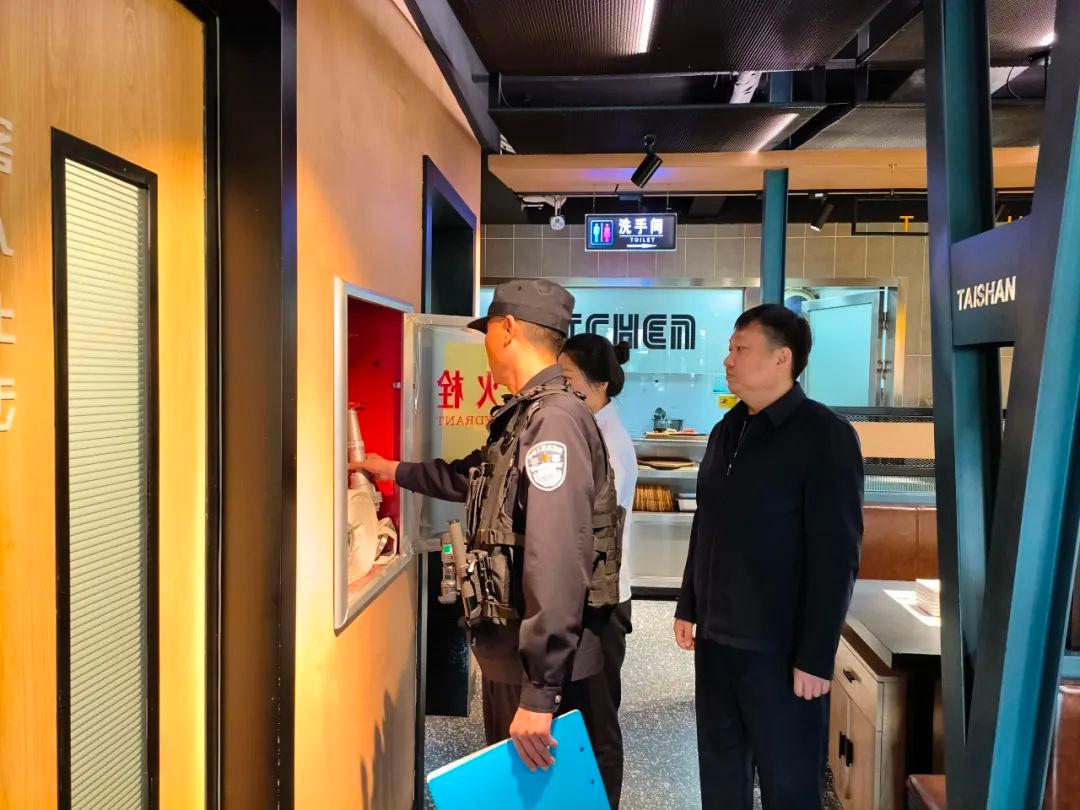 靖和派出所为何对餐饮九小场所开展消防安全排查？背后有何深意  第4张